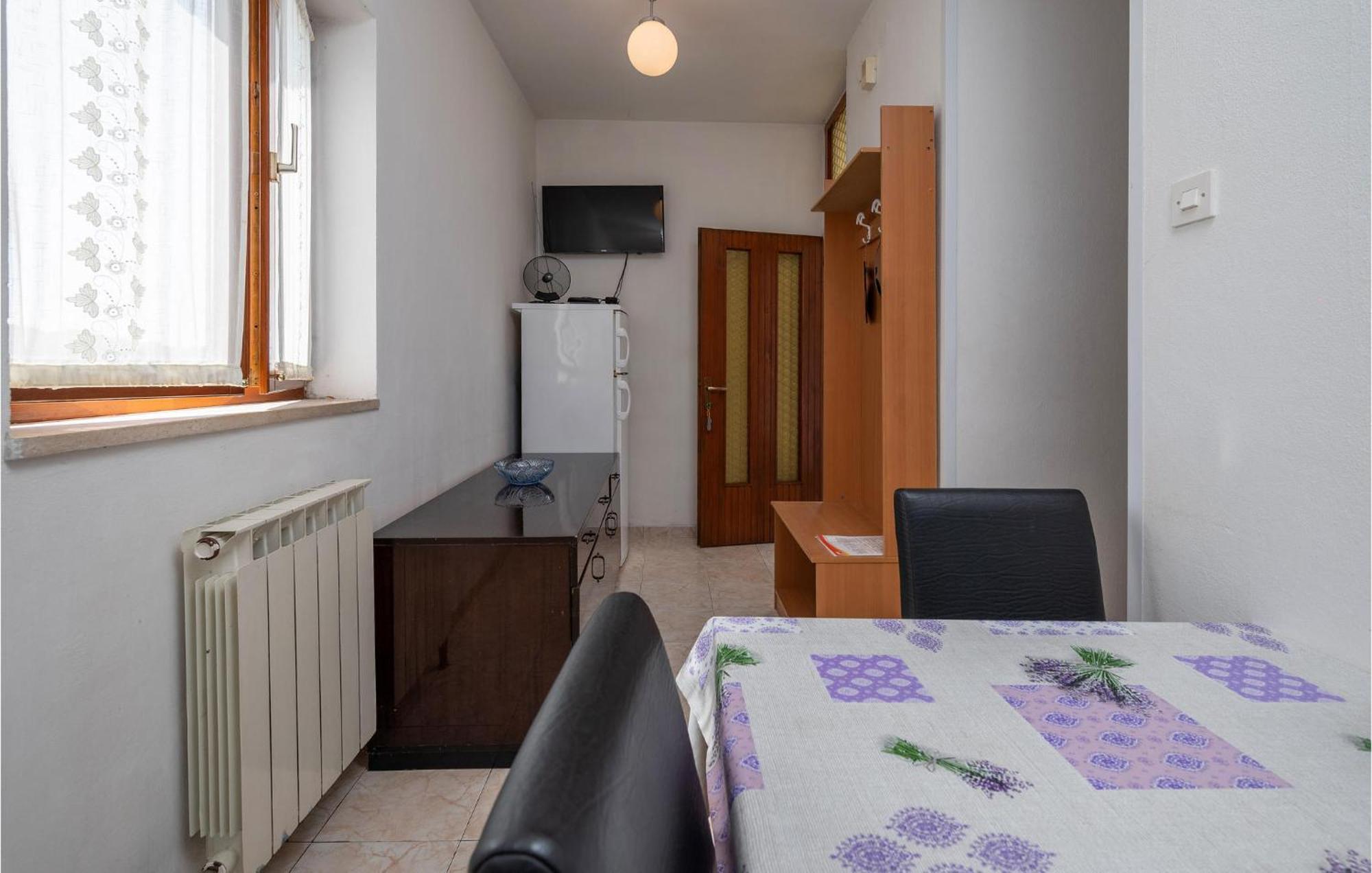 1 Bedroom Cozy Apartment In Pula Eksteriør billede