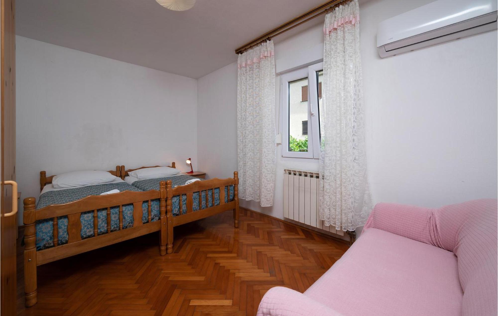 1 Bedroom Cozy Apartment In Pula Eksteriør billede